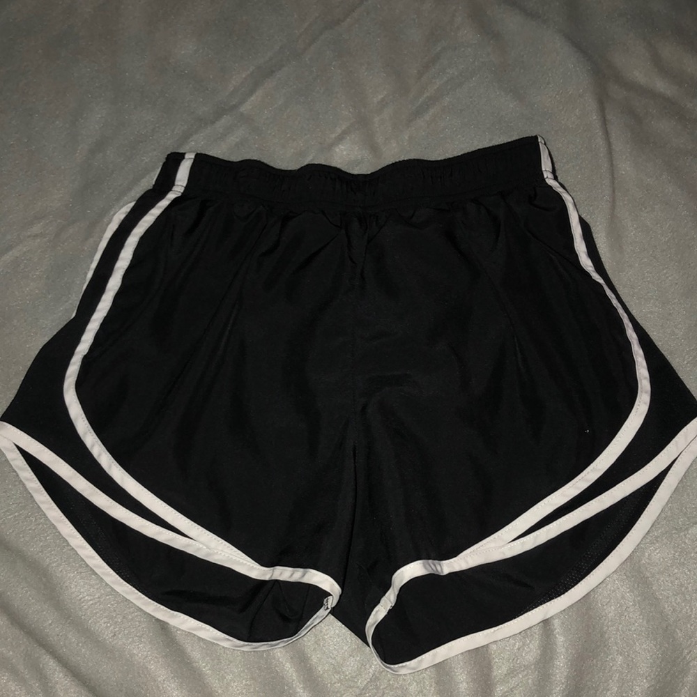 Women’s Nike dry fit shorts. Size medium Great condition